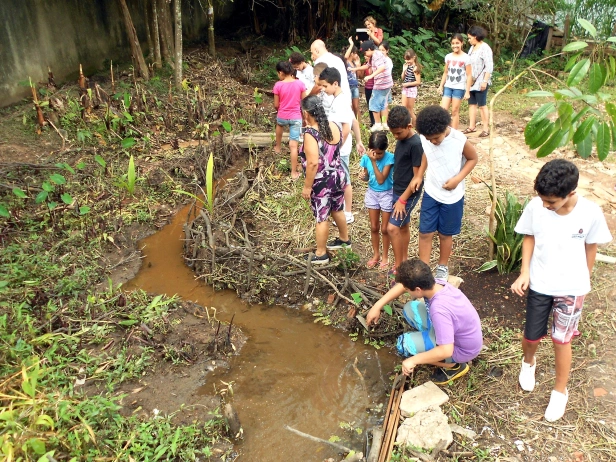 2014 Visita de Alunos do Amorim Lima nas Nascentes do Iquiririm 01